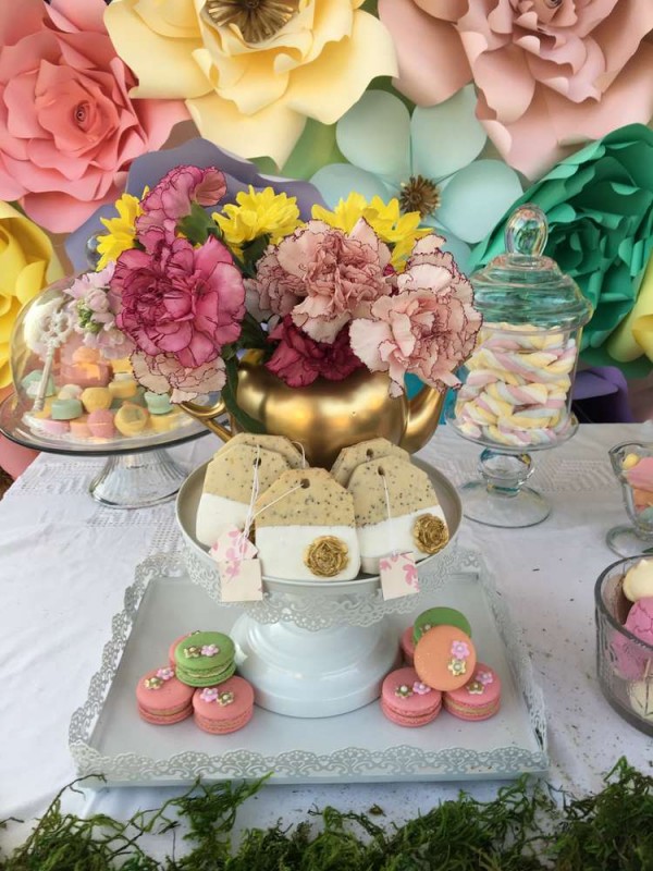 Luscious-Flower-Bridal-Tea-Party-Cookies