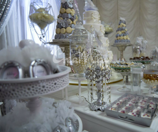 Silver-Wonderland-Wedding-Table-Decor