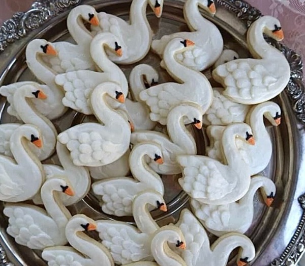 swan cookies
