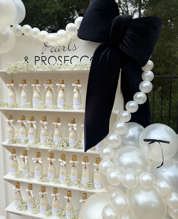 Pearls and Prosecco station